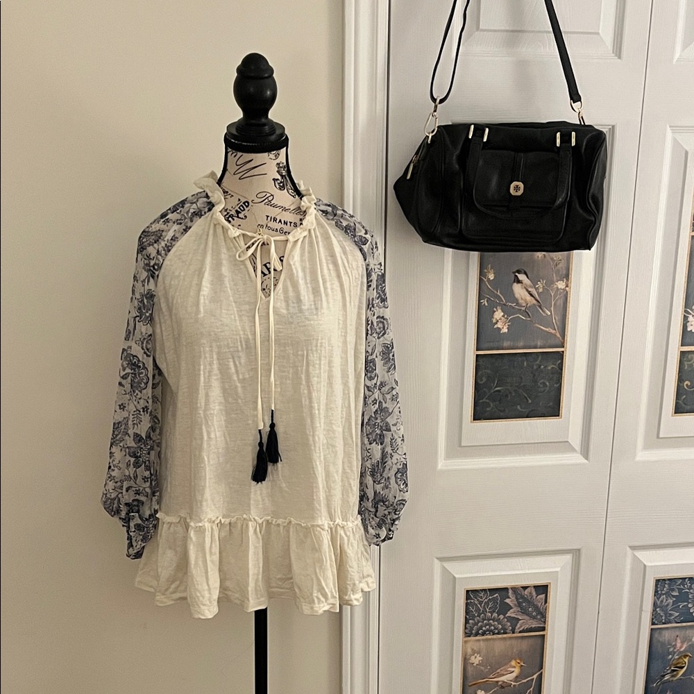 💗Blu Pepper Cream and Blue Floral Blouse